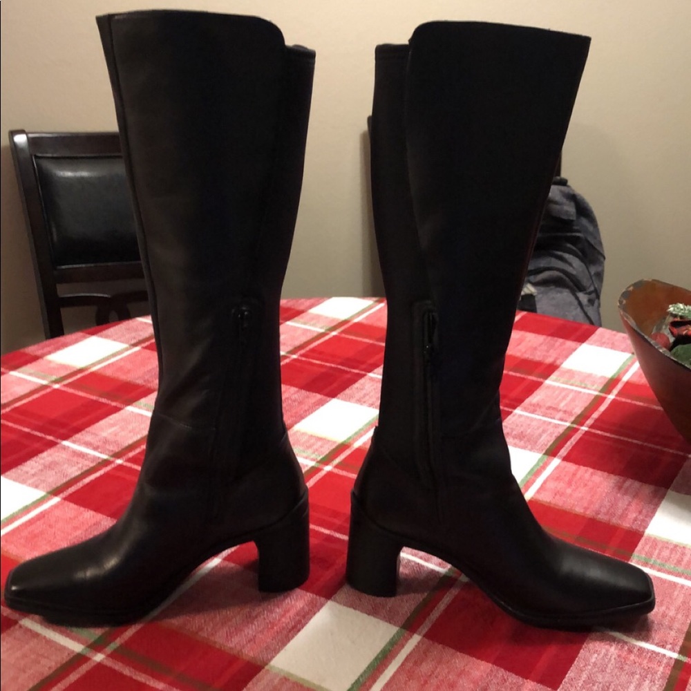 NATURALIZER AXEL 2 LEATHER BLOCK HEEL BOOTS